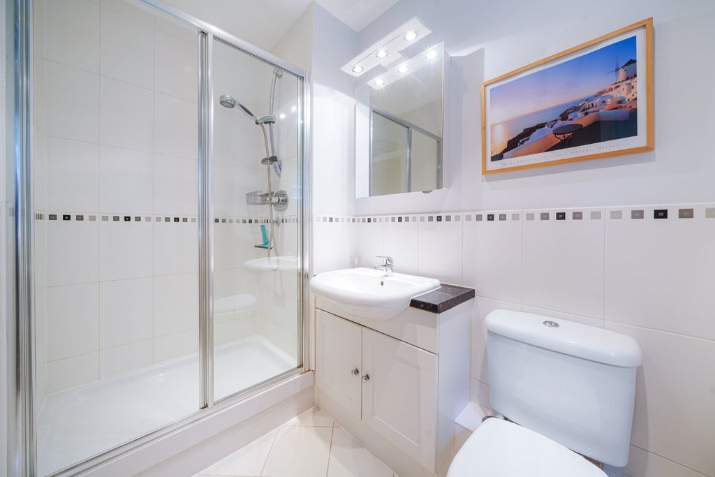 Additional image 7 of 2 bed flat for saleCrompton Hall, South Park, Gerrards Cross, Buckinghamshire SL9