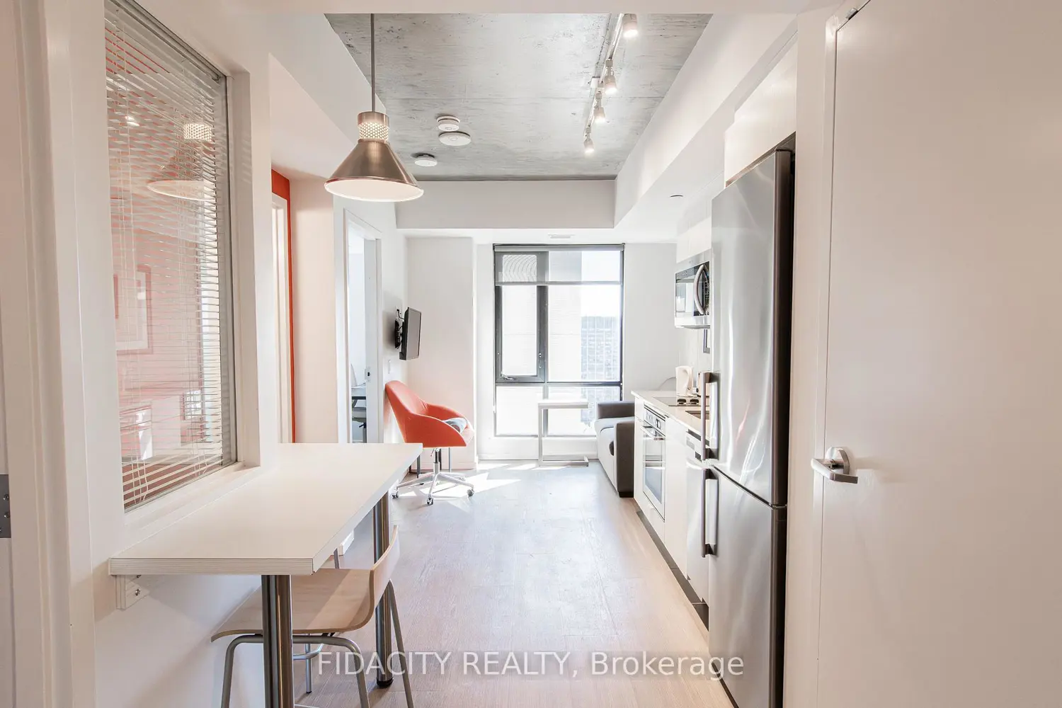 105 Champagne Avenue 2912 photo 4
