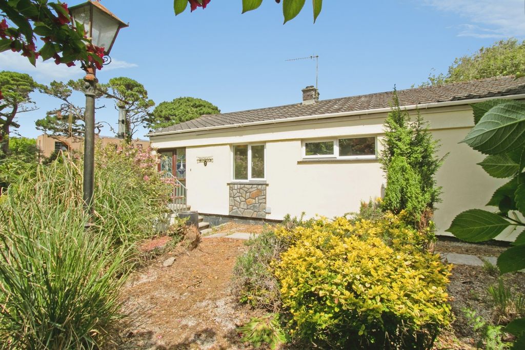 2 bed bungalow for salePendennis Rise, Falmouth, Cornwall TR11