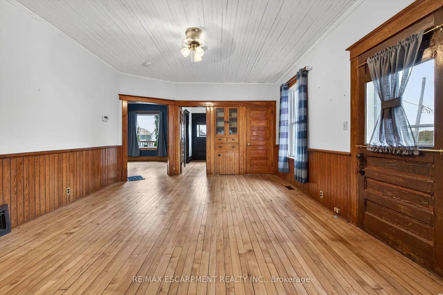 1054 Townline Road photo 5
