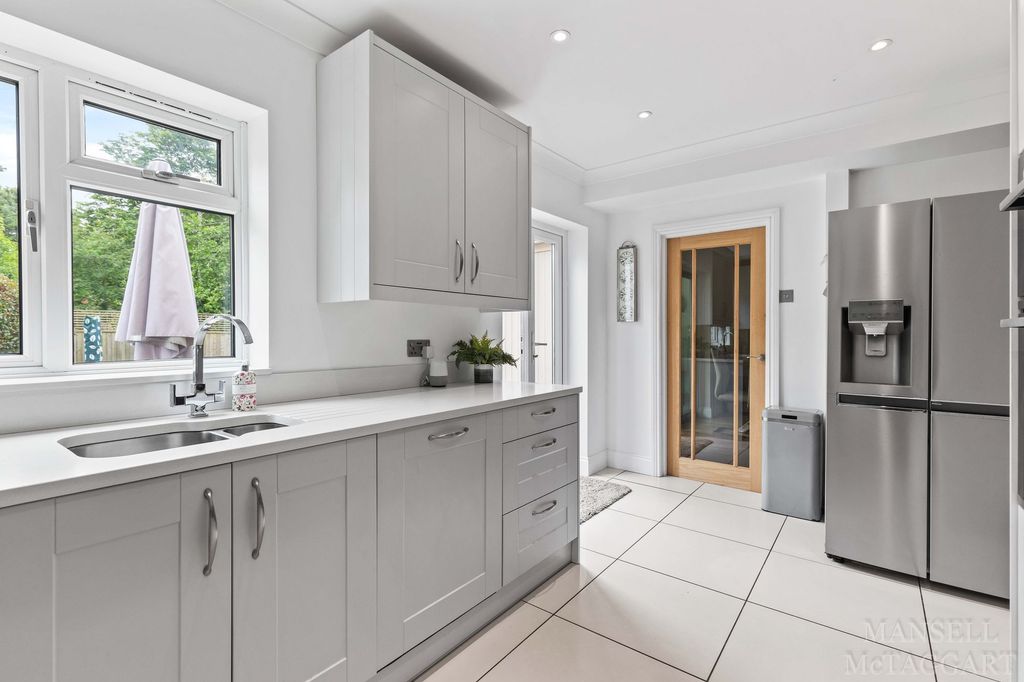 4 bed detached house for saleRiverside, Forest Row RH18 photo 3