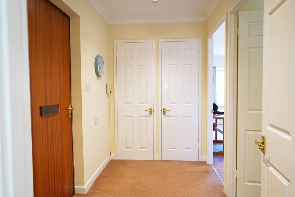 1 bed flat for saleParsonage Court, Highworth, Swindon SN6 photo 5
