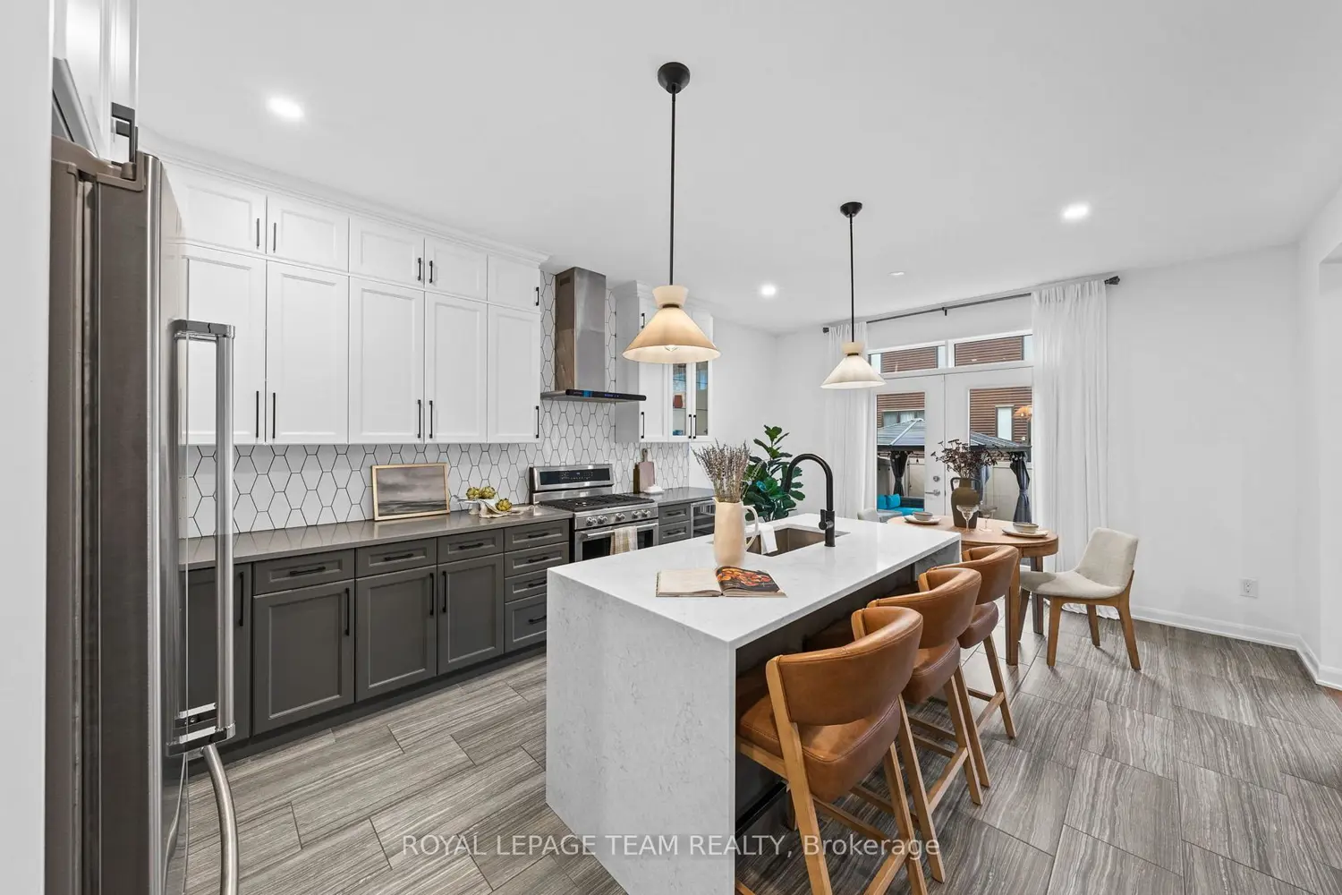 1007 Offley Road photo 4
