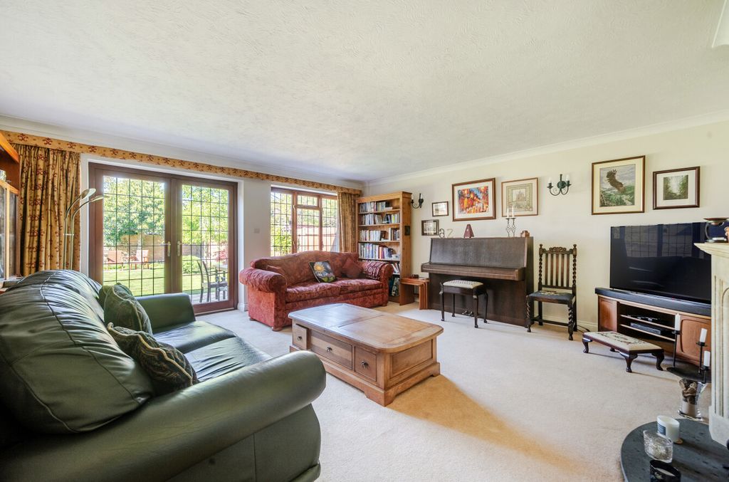 Additional image 5 of 4 bed detached house for saleSycamore Road, Farnborough, Hampshire GU14