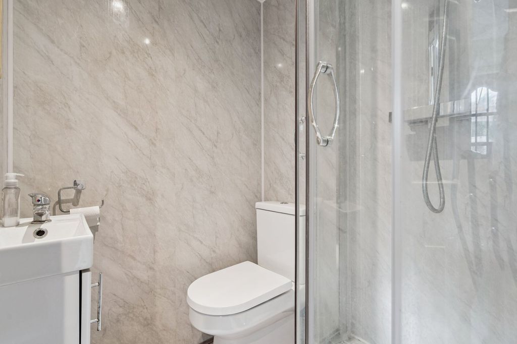 Additional image 14 of 3 bed flat for saleAmersham Road, Gerrards Cross SL9