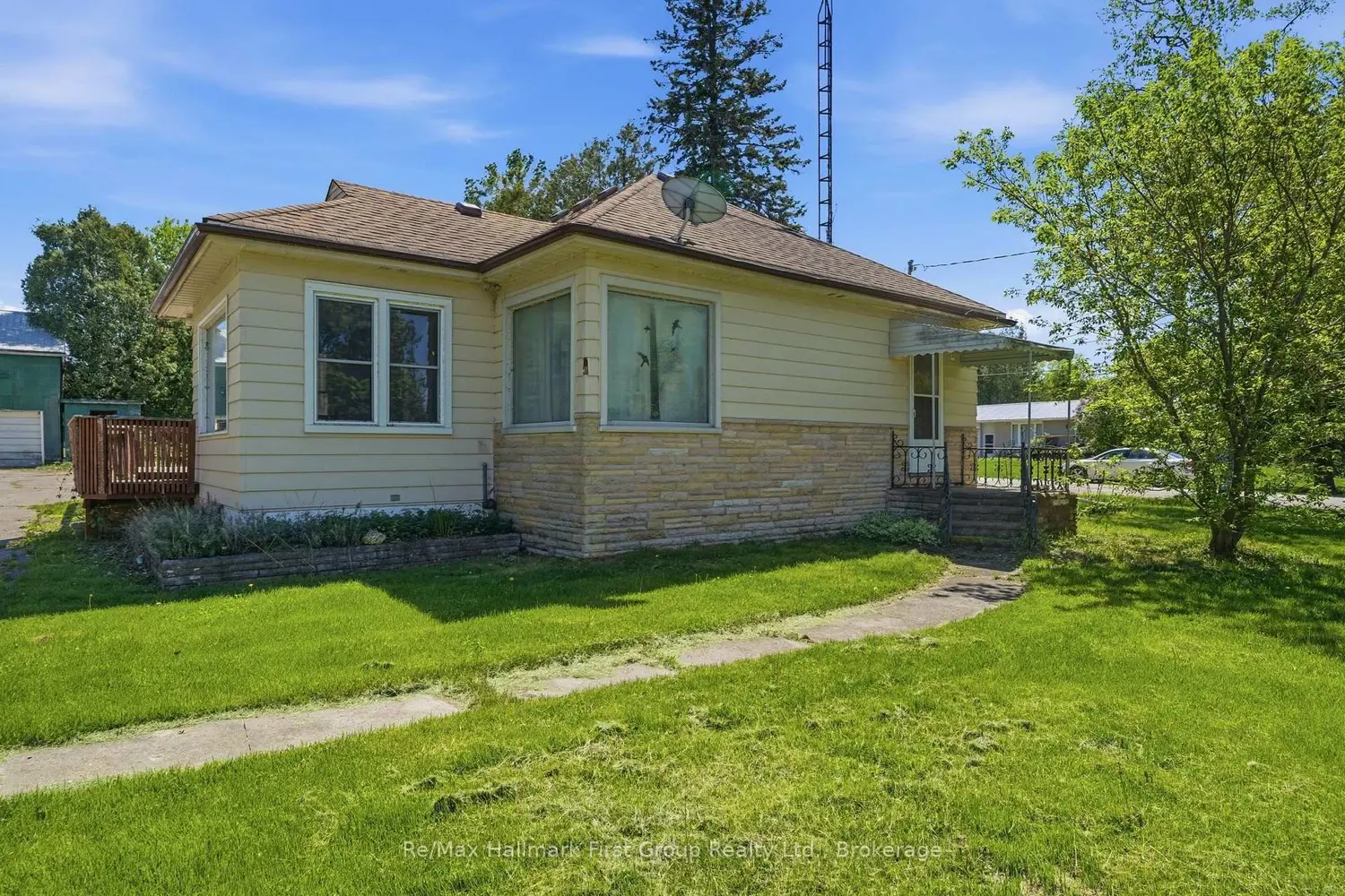 5283 Hillview Drive photo 2