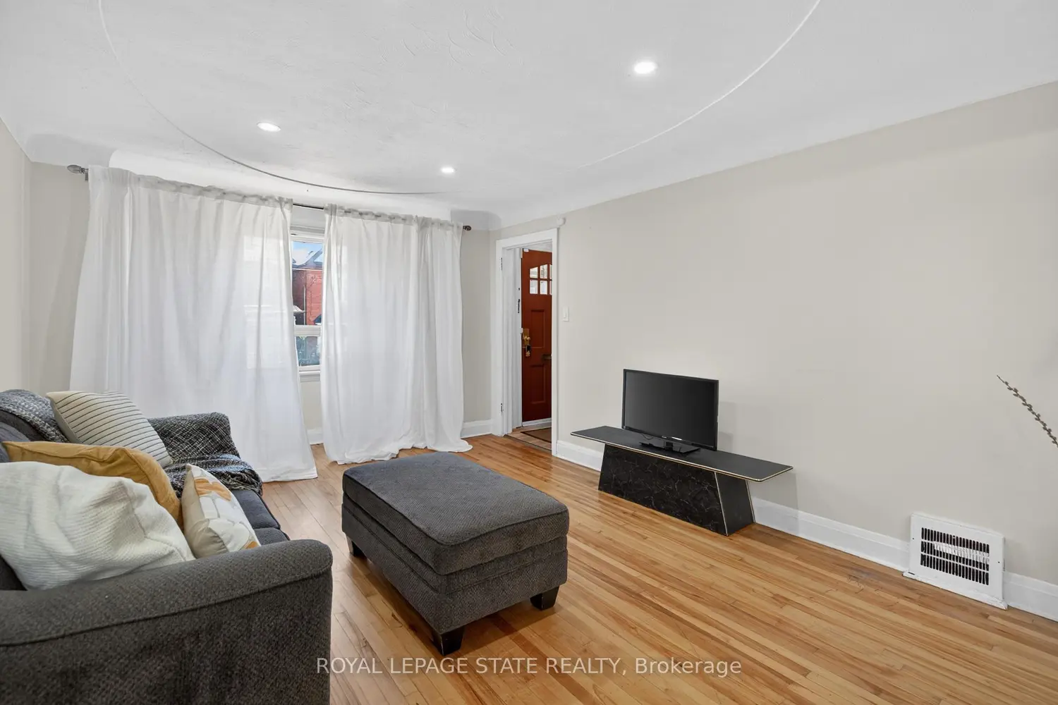 199 Stirton Street photo 2