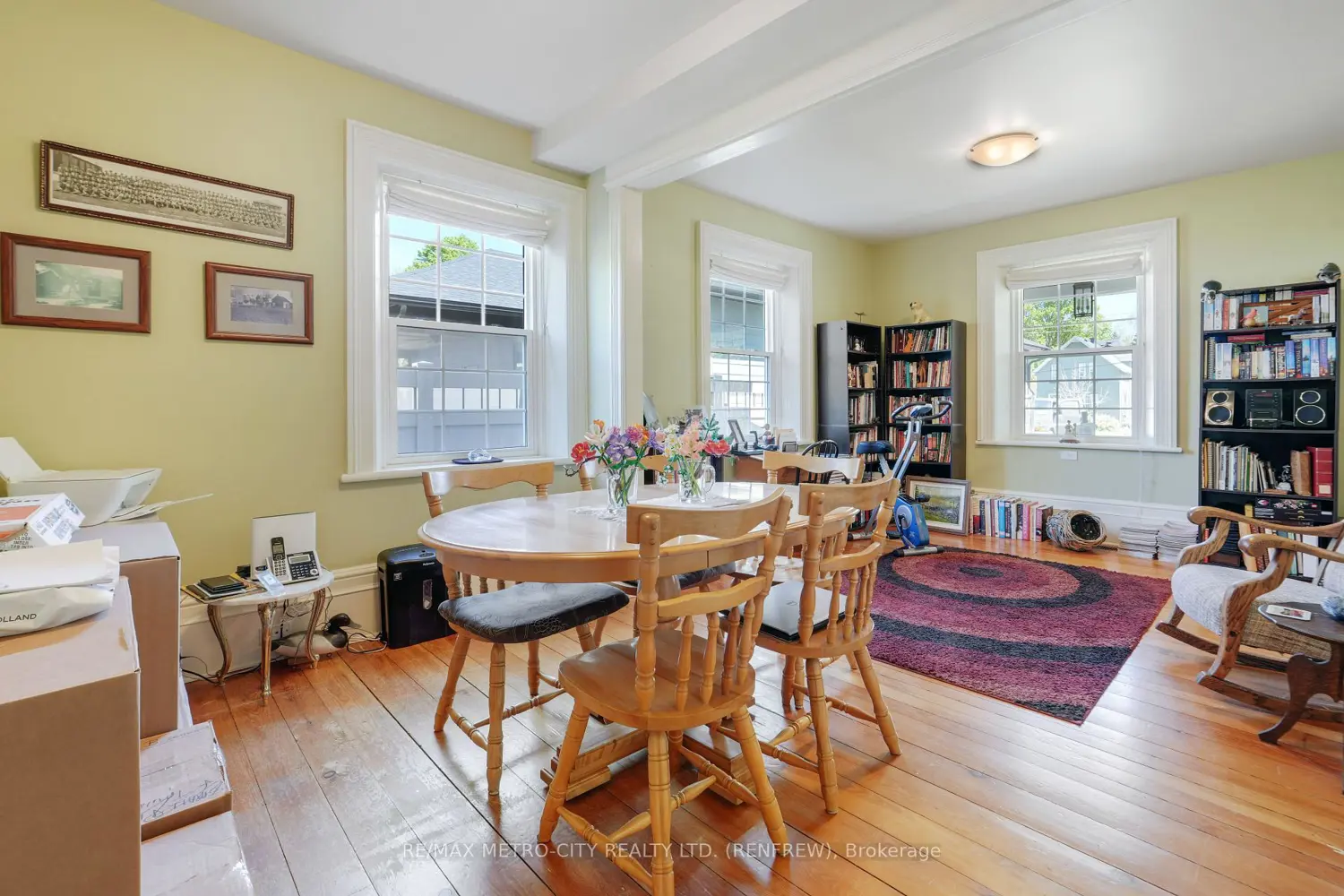 674 Raglan Street photo 4