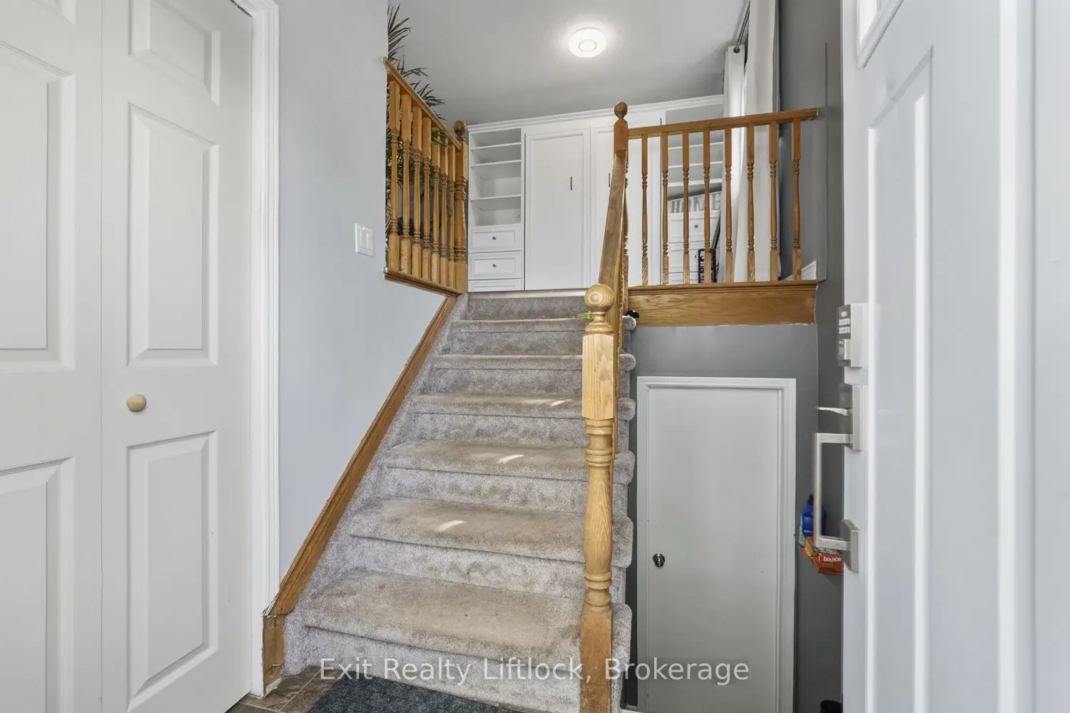802 Mountain Ash Road photo 4