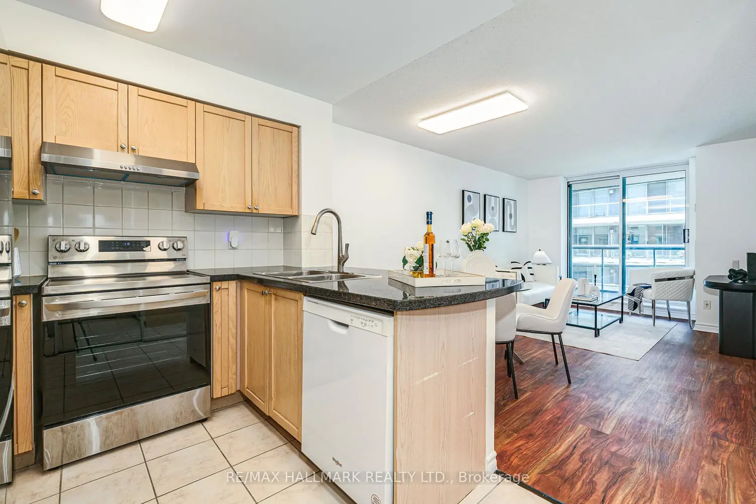 Additional image 6 of 1863 Queen Street 311