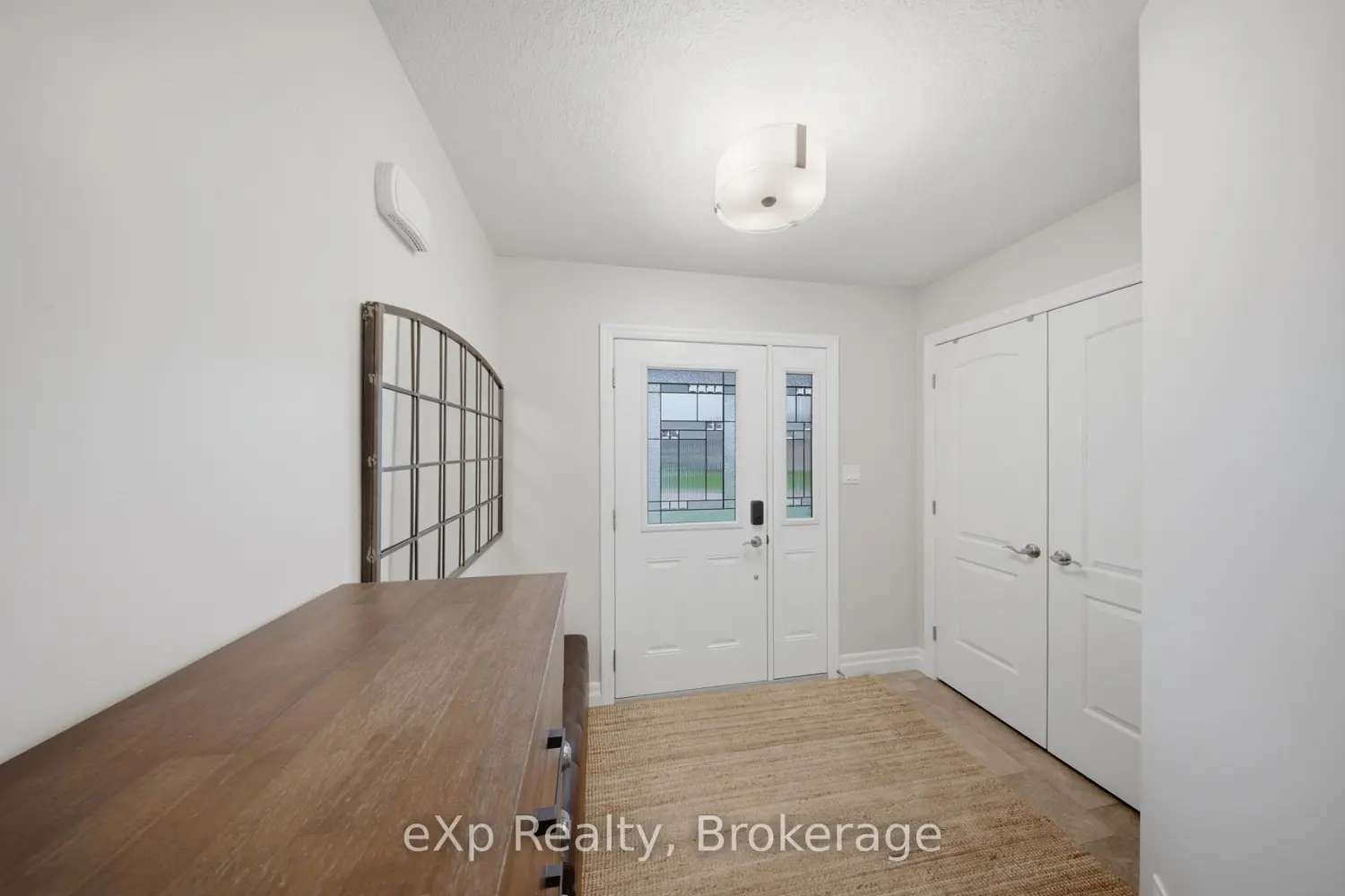 300 Hutton Street photo 4