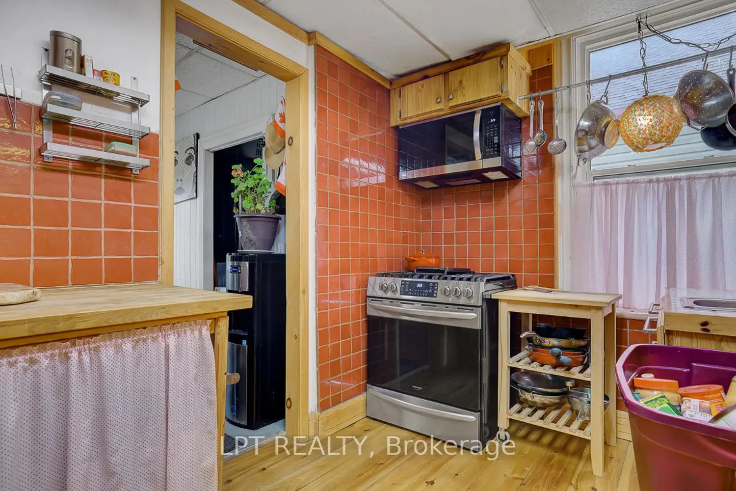 Additional image 6 of 8197 Victoria Street
