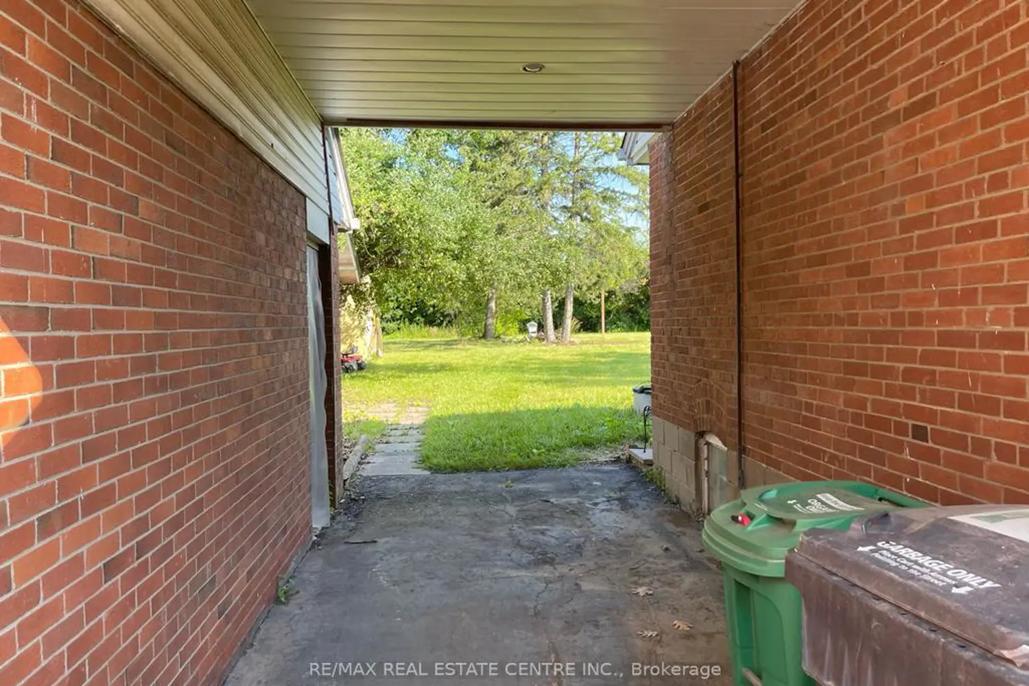 2431 Thorn Lodge Drive photo 3