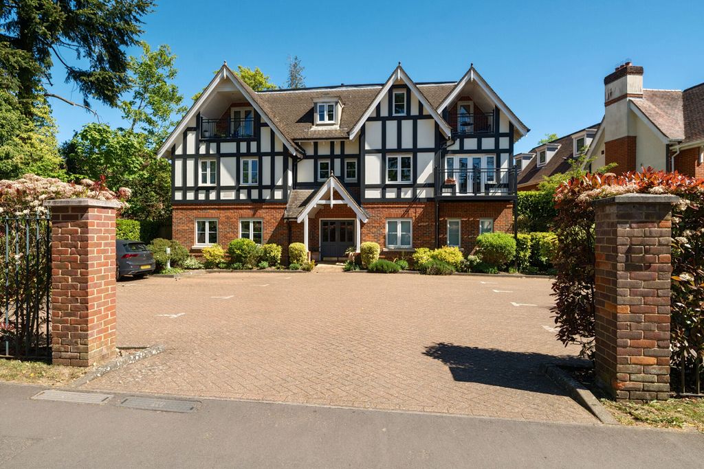 Additional image 21 of 2 bed flat for salePackhorse Road, Gerrards Cross, Buckinghamshire SL9