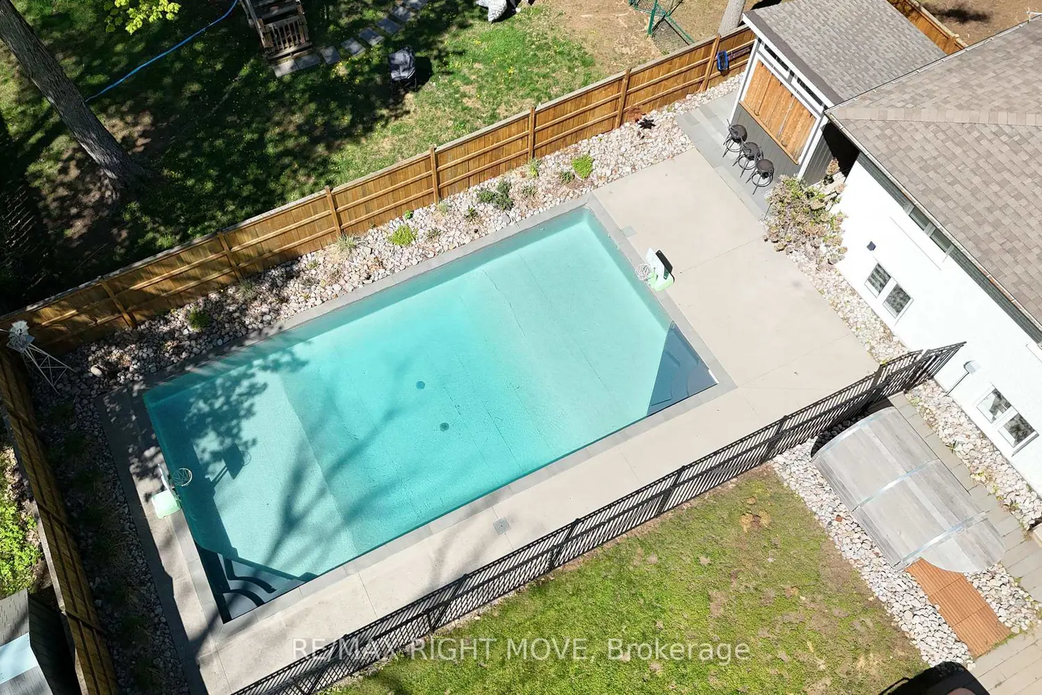1883 Glen Oak Lane photo 4