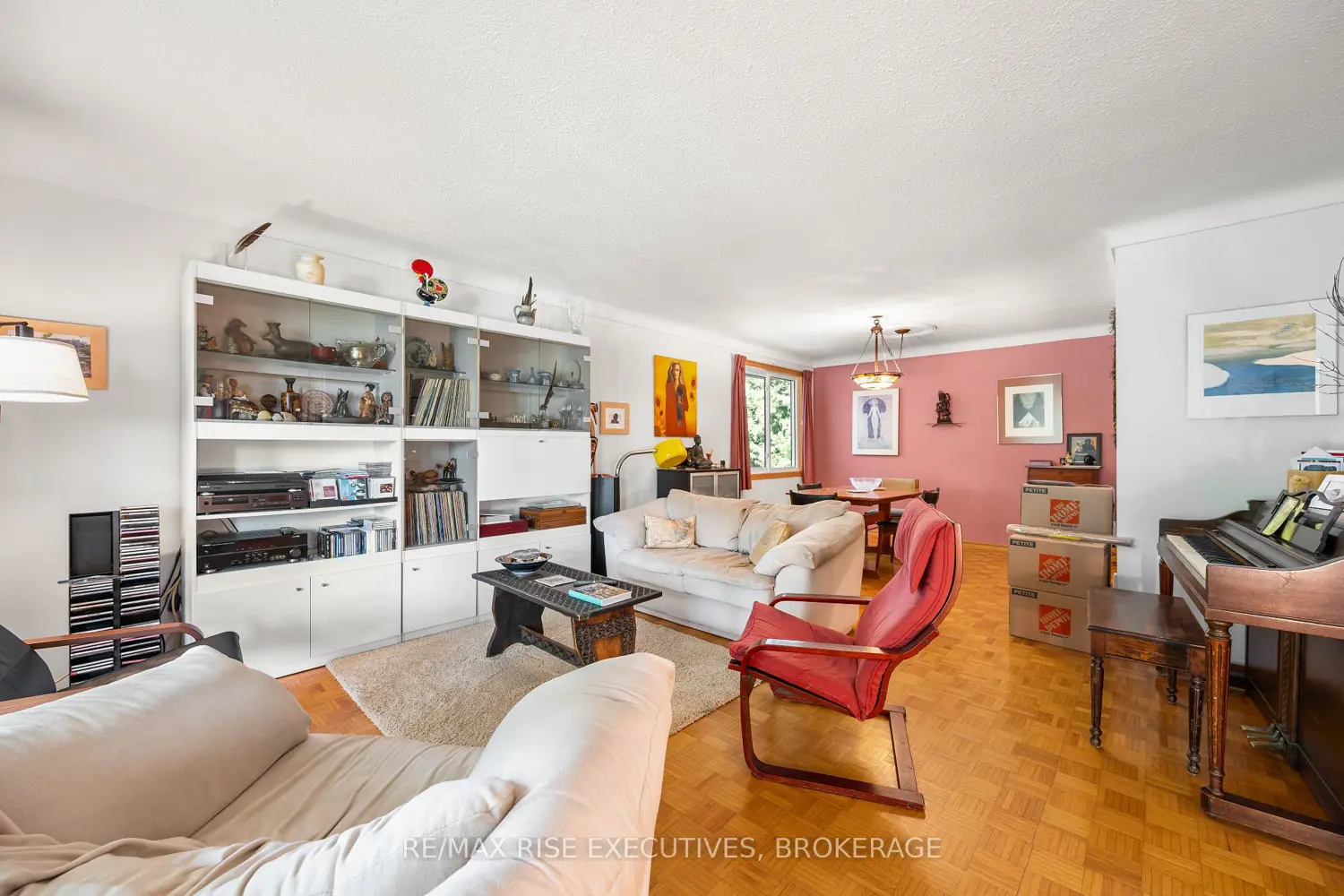 707 Laidlaw Crescent photo 4
