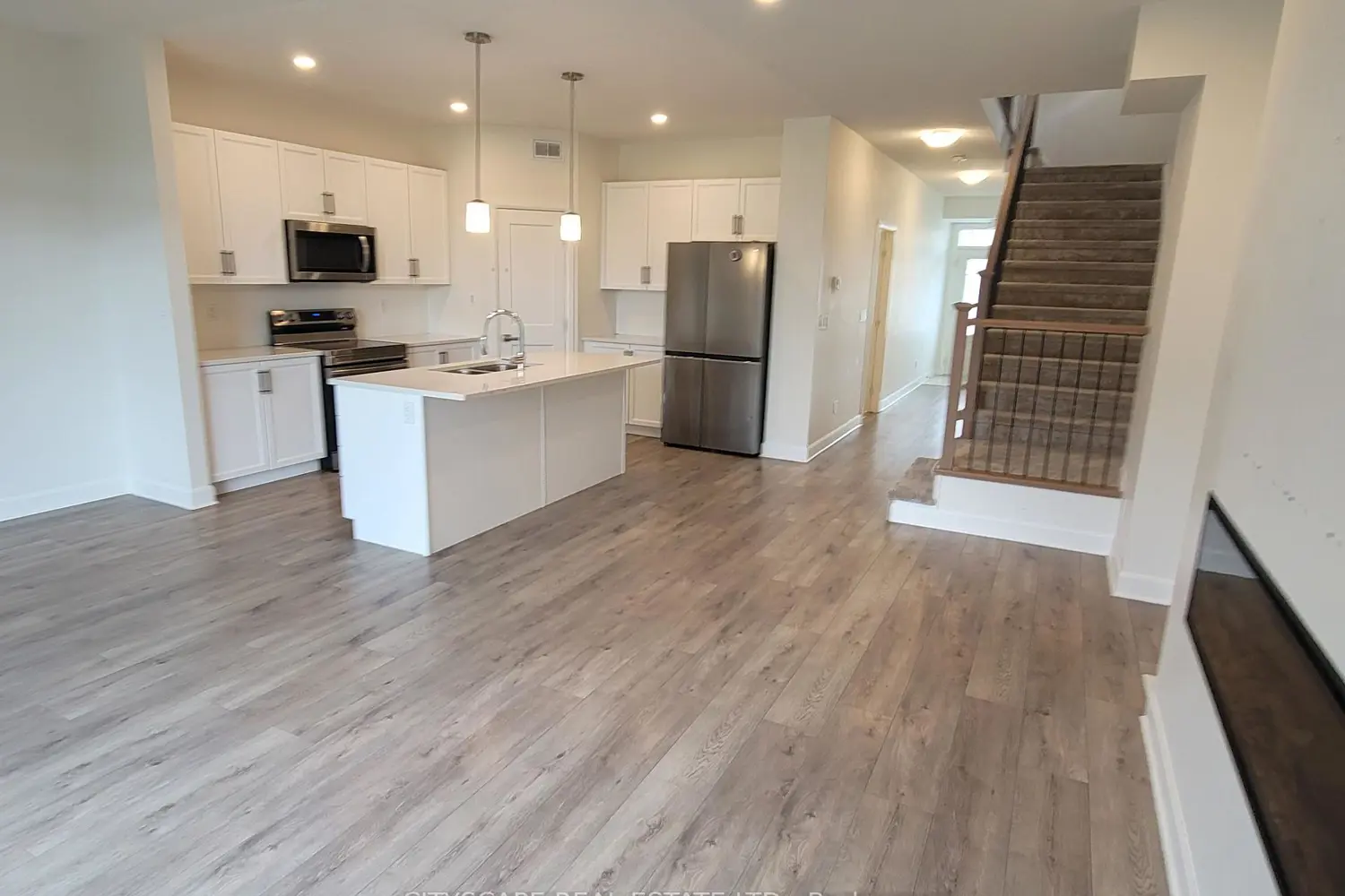 326 Buckthorn Drive photo 4