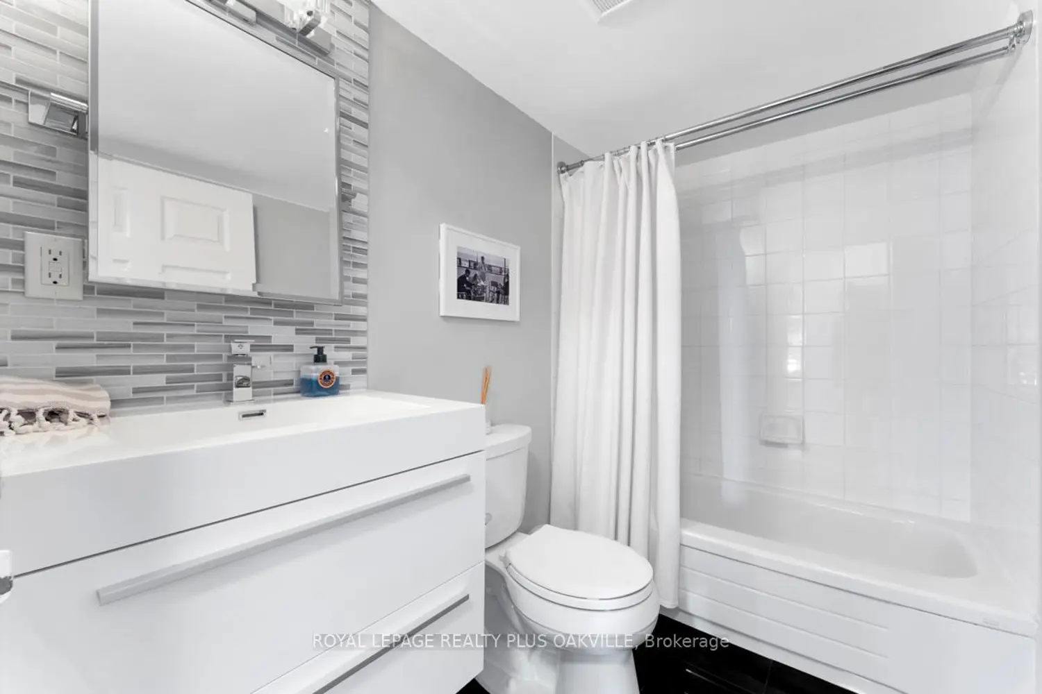 Additional image 8 of 185 Robinson Street 315