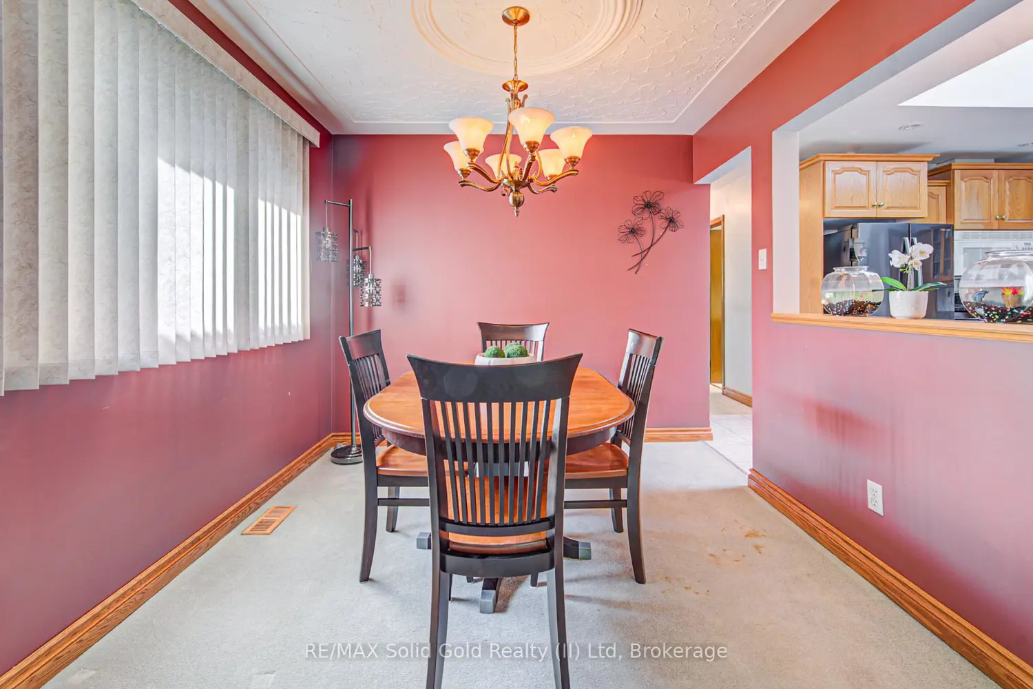 119 Martinglen Crescent photo 3