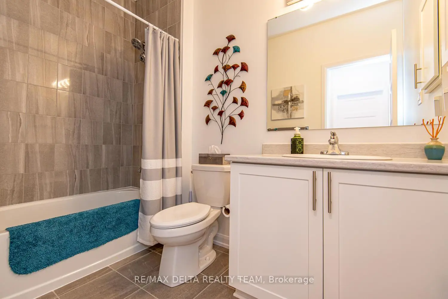 373 Sterling Avenue photo 3