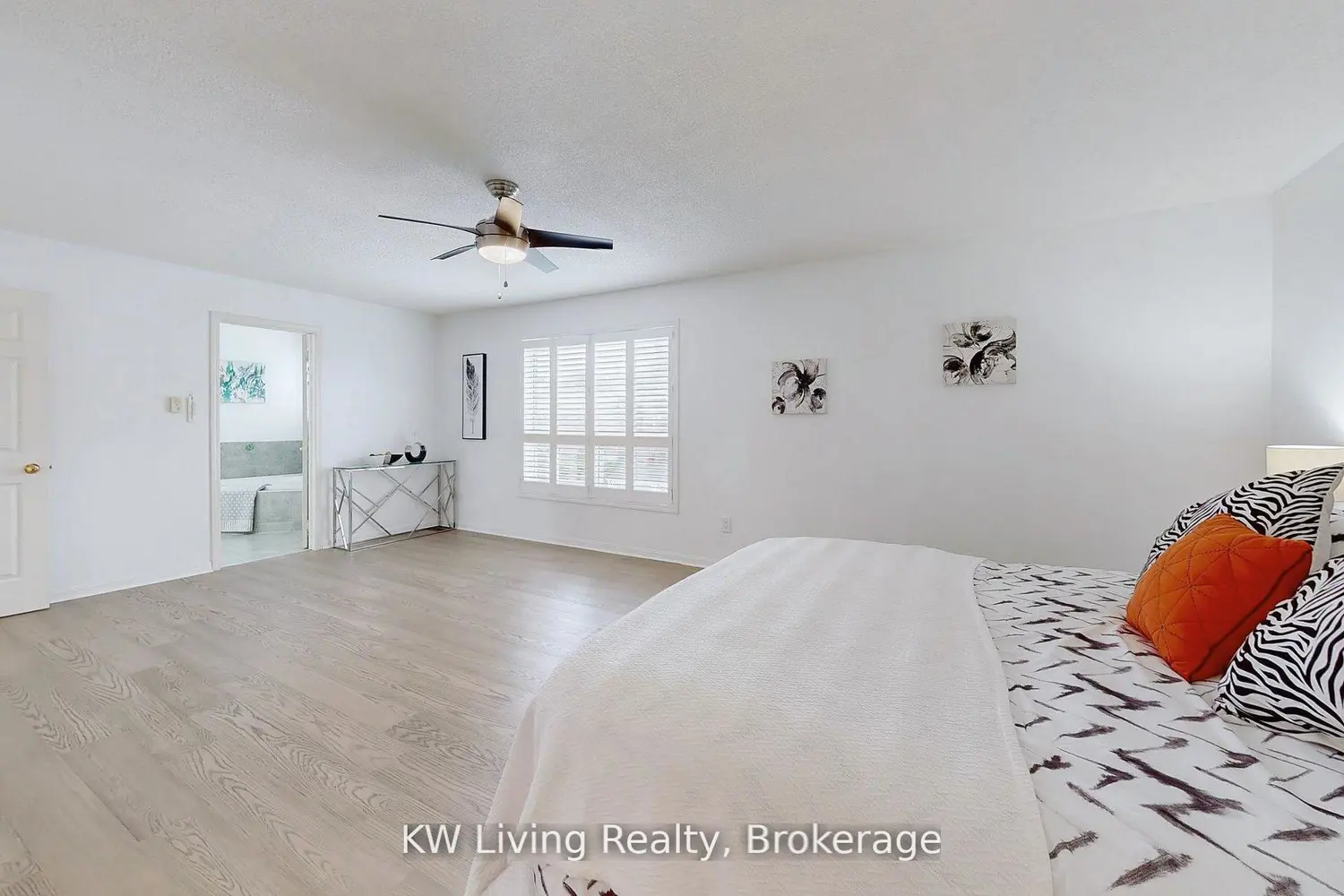 76 Spooner Crescent photo 5