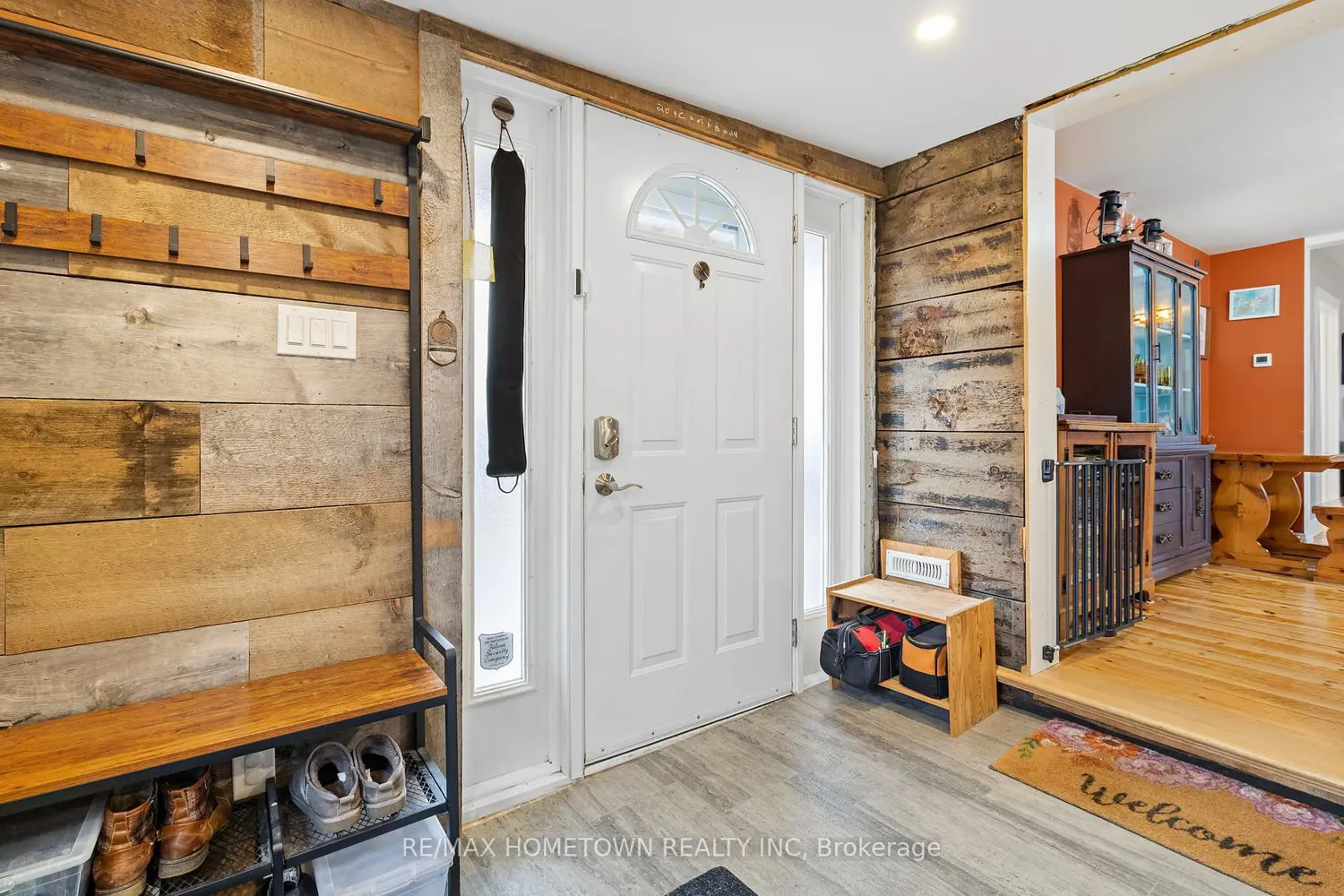 2166 Dundas Street photo 4