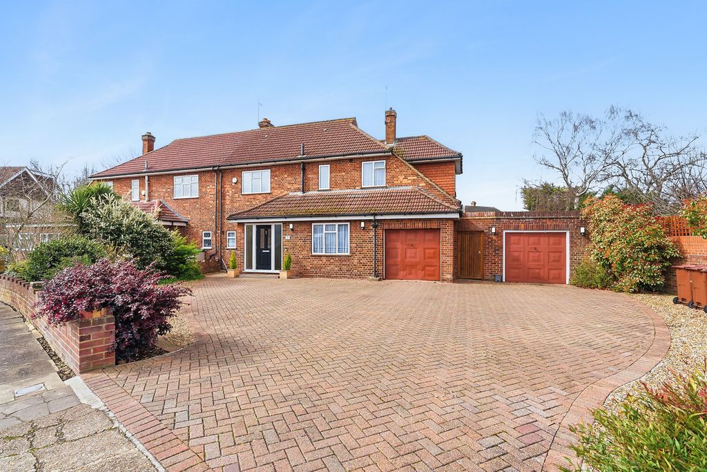 4 bed semi-detached house for saleRaleigh Way, Feltham TW13