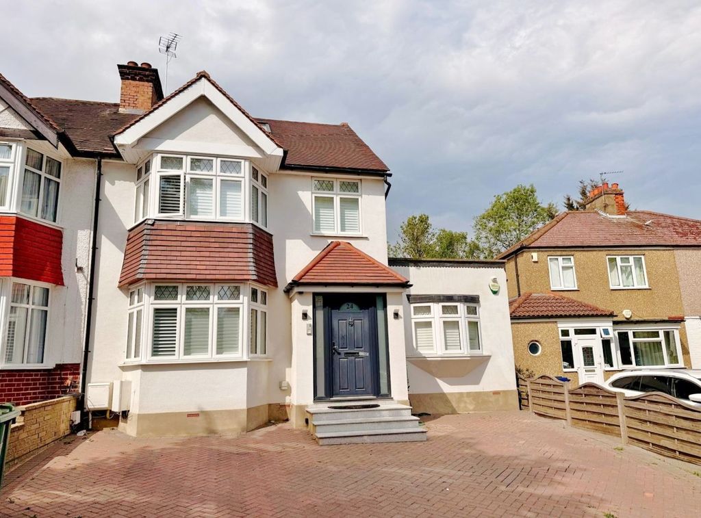 5 bed semi-detached house for saleRavenor Park Road, Greenford UB6