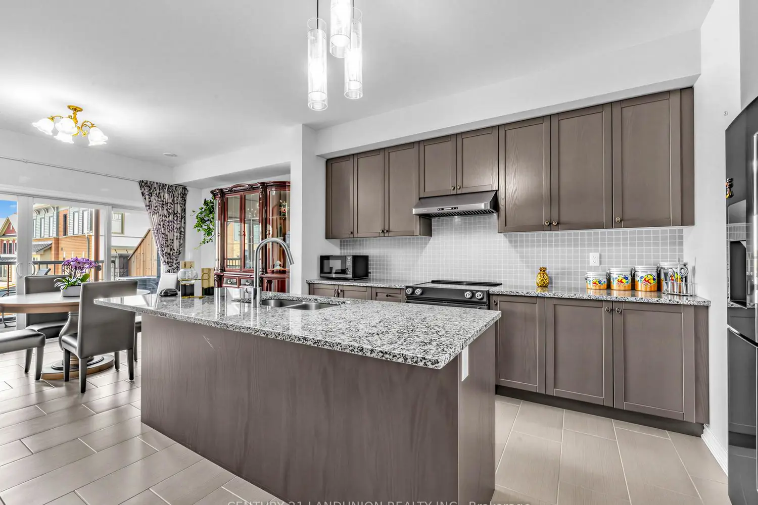 Additional image 11 of 10941 Victoria Square Boulevard
