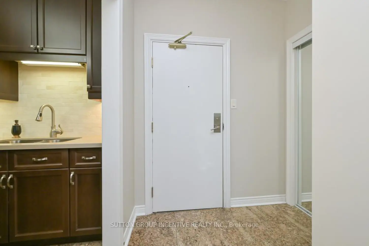 4 Briar Hill Heights 502 photo 3