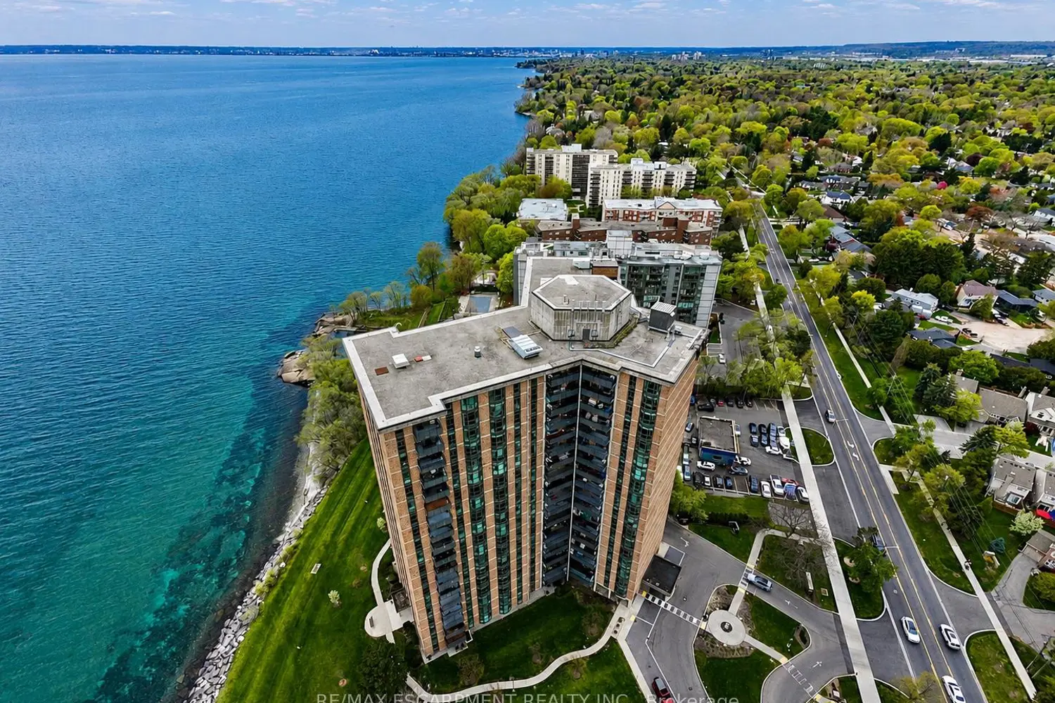 5250 Lakeshore Road 602 photo 2
