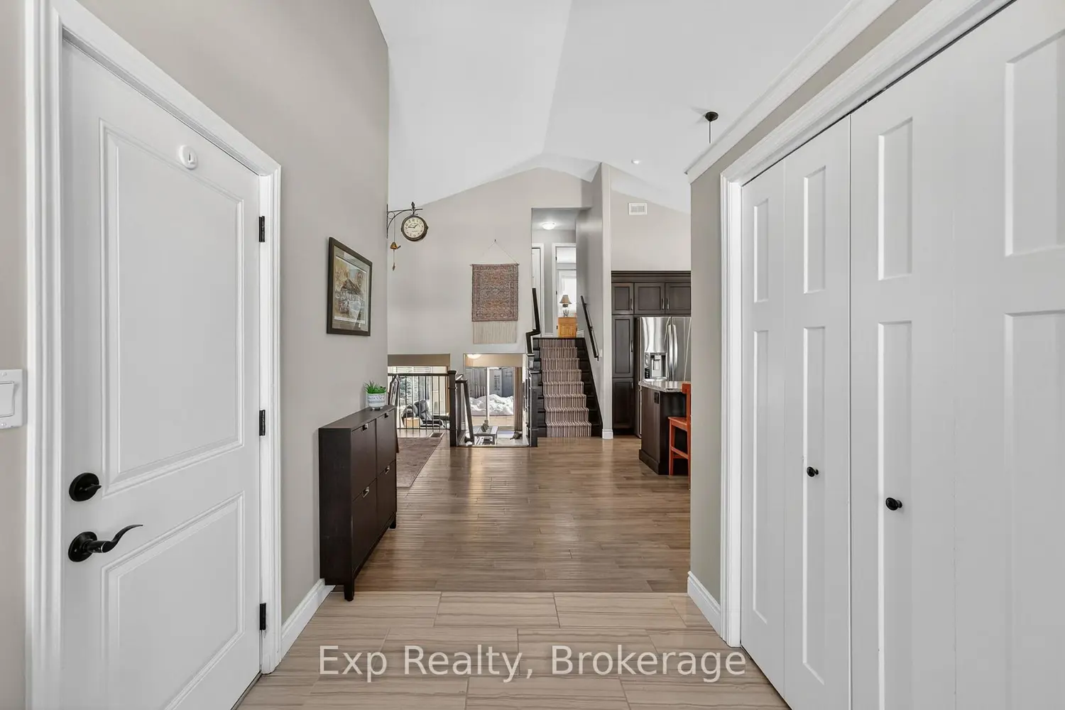 15 Kempton Avenue photo 5