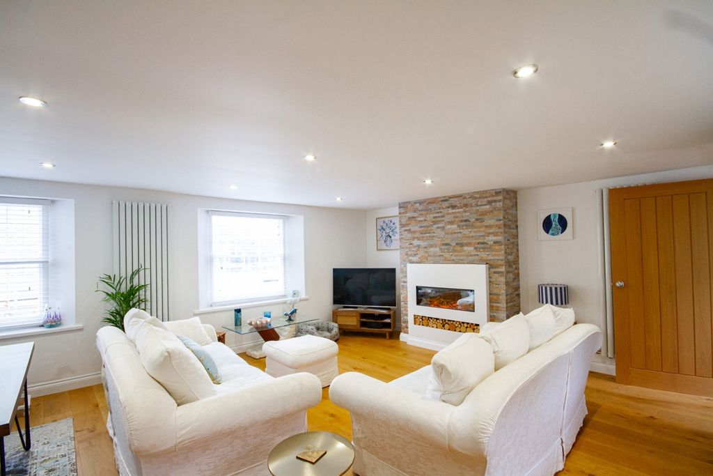Additional image 4 of 2 bed flat for saleCockleshell, Flat 3, Esplanade, Fowey PL23