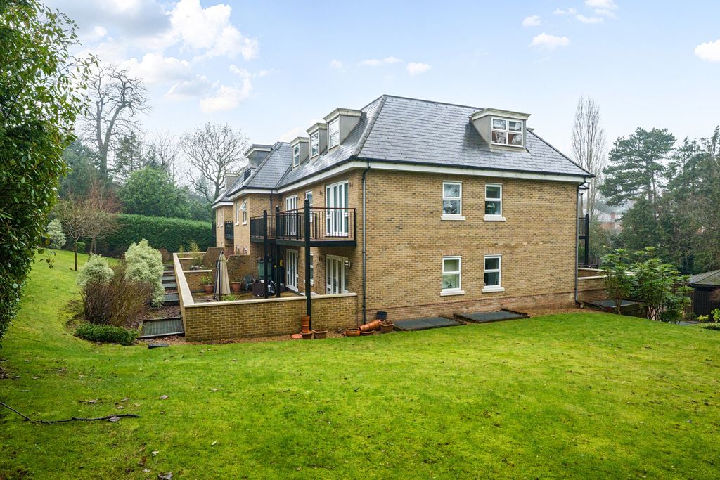 Additional image 4 of 2 bed flat for saleSouth Park, Gerrards Cross, Buckinghamshire SL9