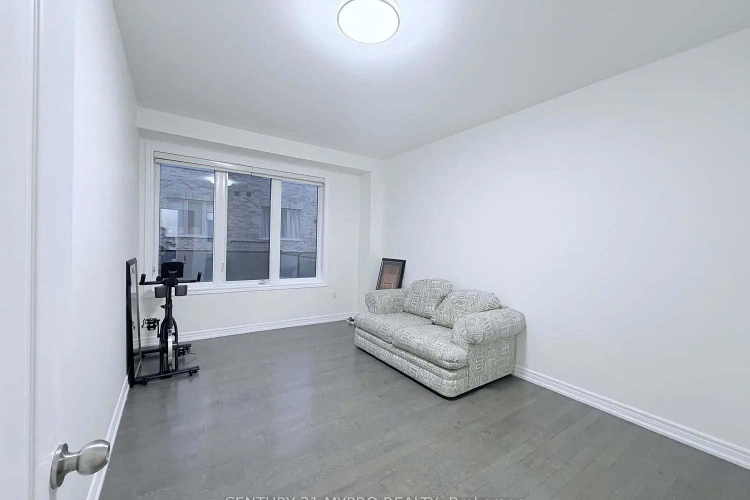 77 Mccague Avenue photo 2