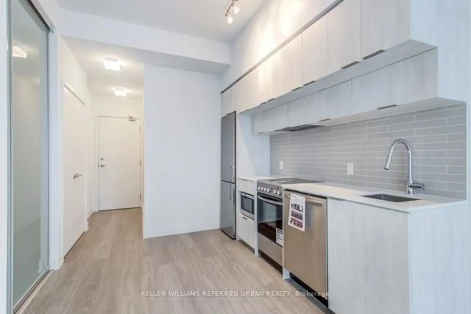 Additional image 2 of 181 Dundas Street 3601
