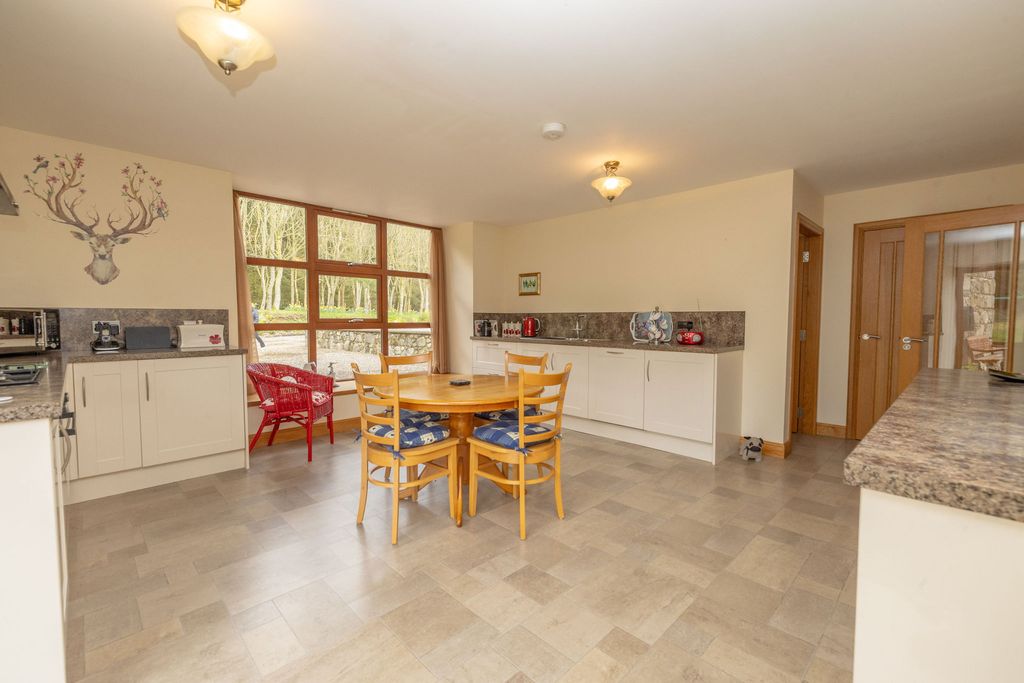 5 bed semi-detached house for saleStrichen AB43 photo 4