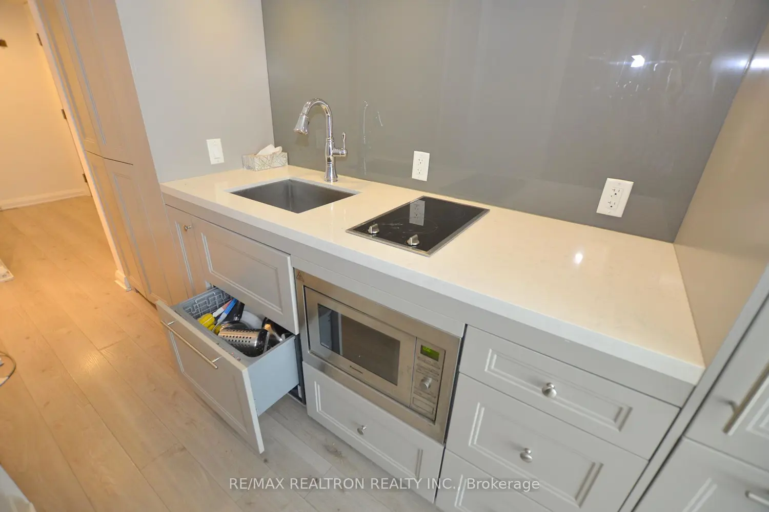 Additional image 10 of 155 Yorkville Avenue 713