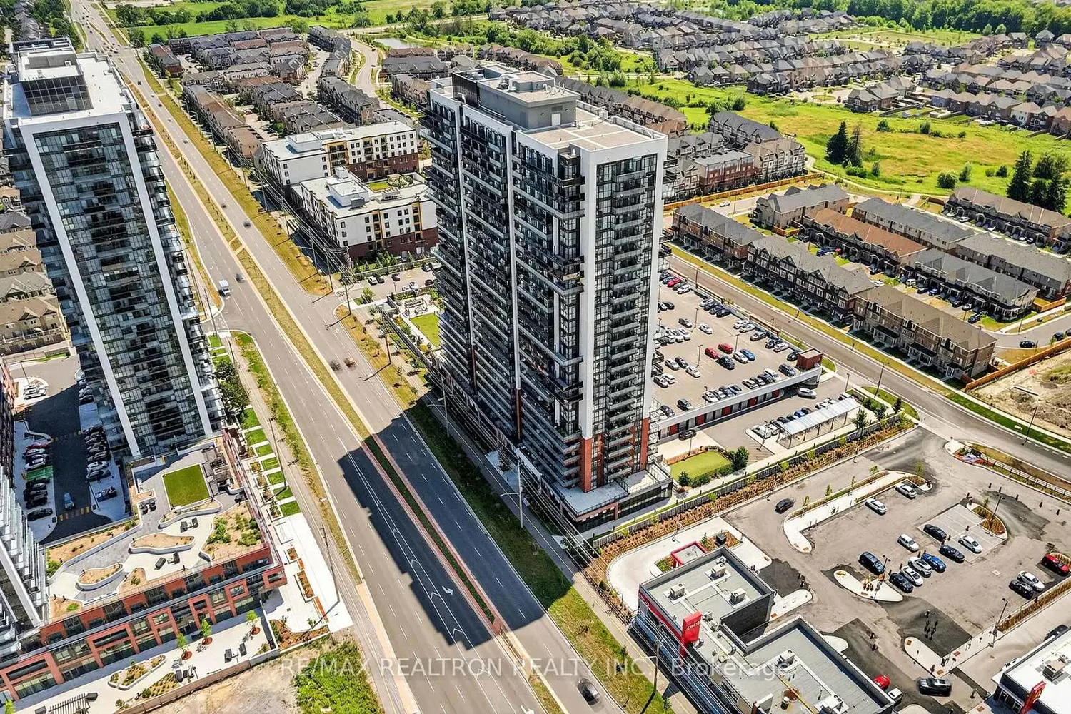 2550 Simcoe Street 1212 photo 4