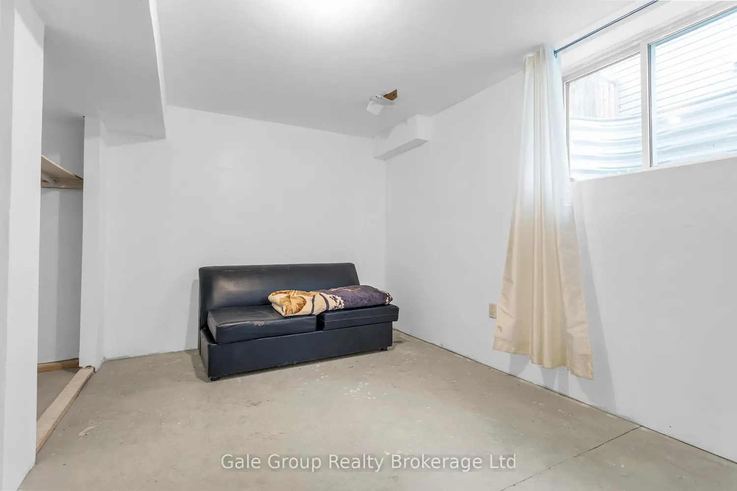 Additional image 14 of 48 Cash Crescent