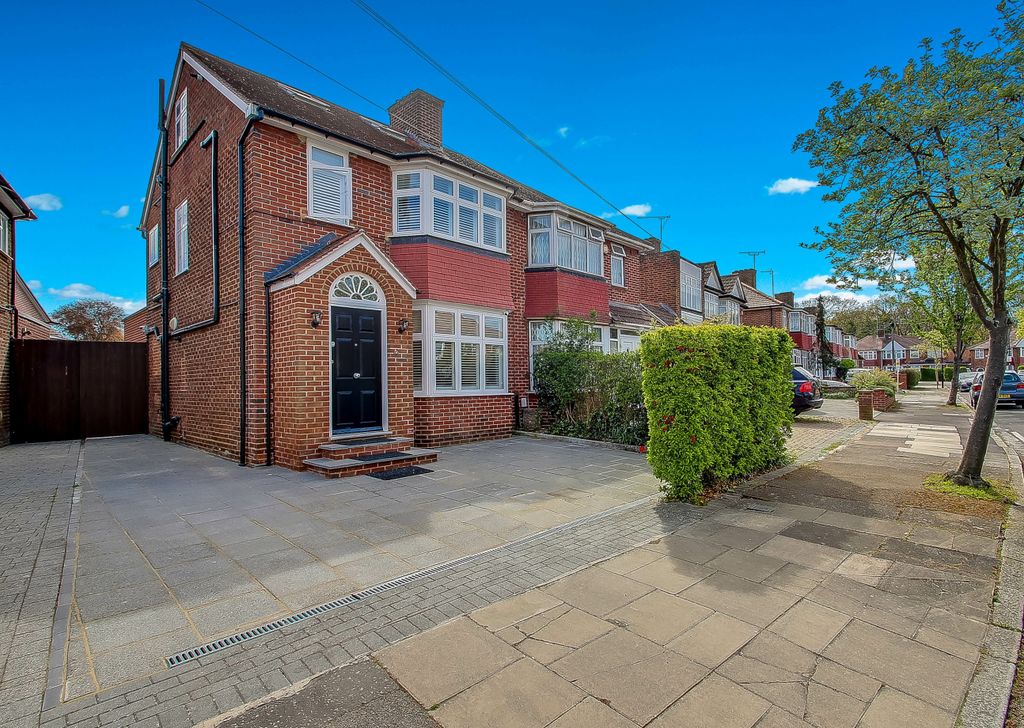 3 bed semi-detached house for saleOakwood Crescent, Greenford UB6