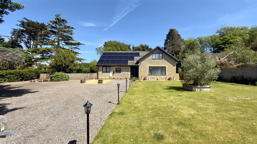 Additional image 19 of 5 bed chalet for saleFreshwater Bay, Isle Of Wight PO40