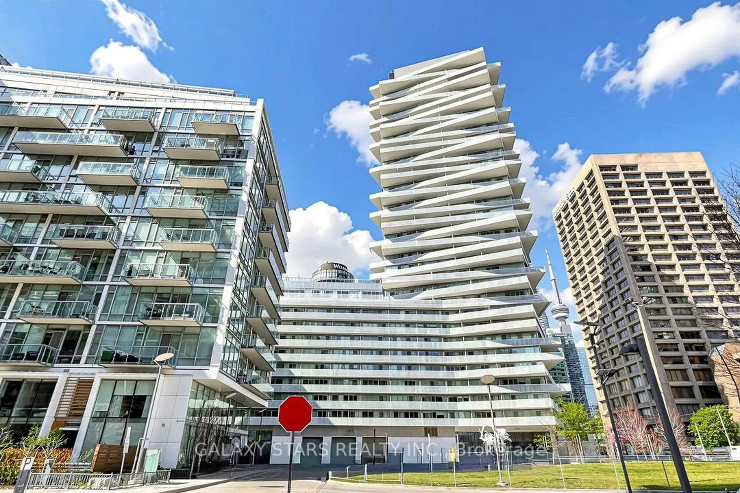 15 Queens Quay 309
