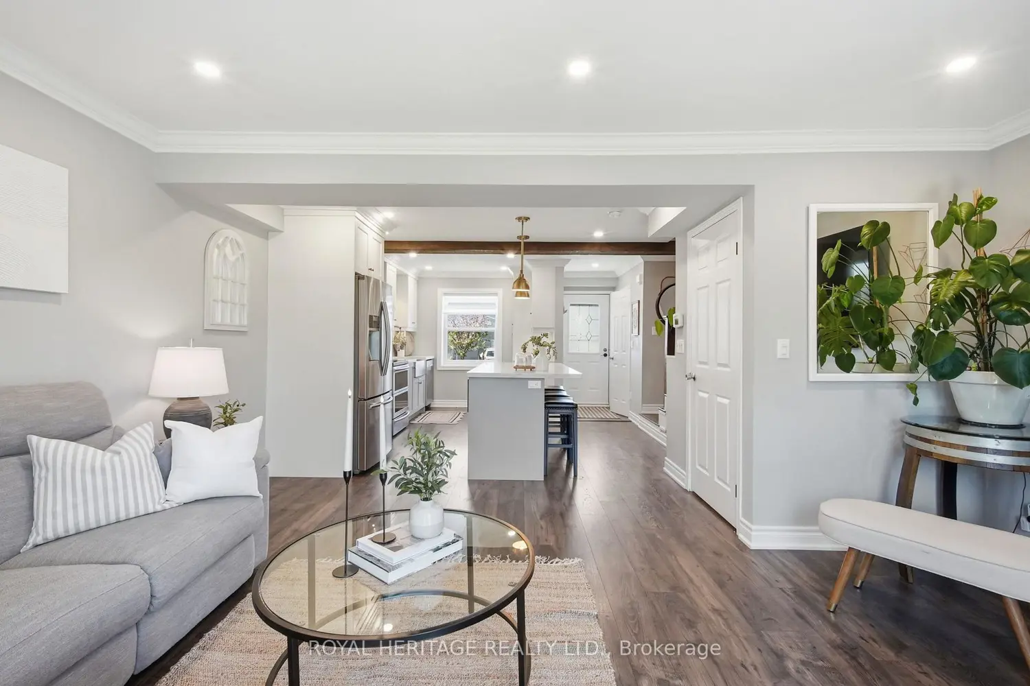 1538 Connery Crescent photo 5