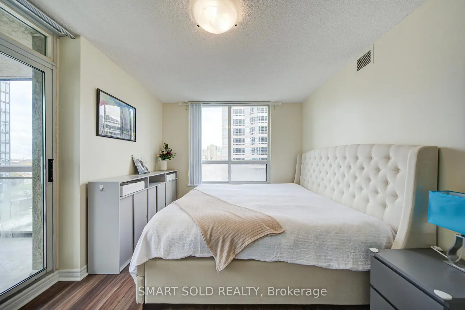 Additional image 9 of 18 Parkview Avenue 1512