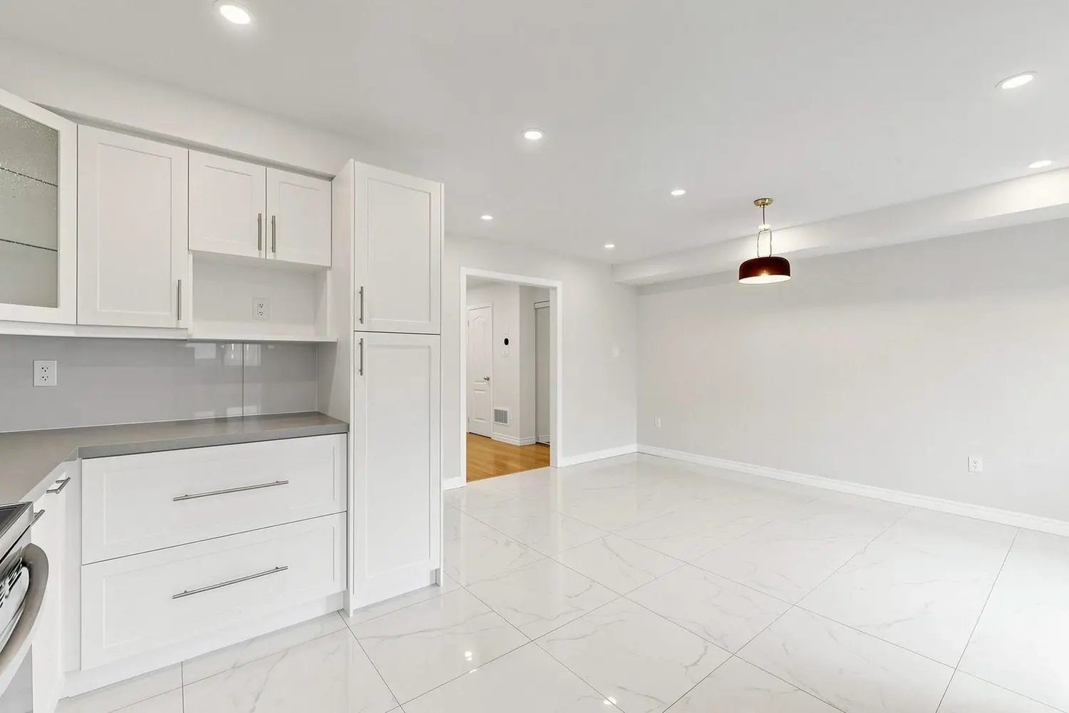 735 Maxman Street photo 4