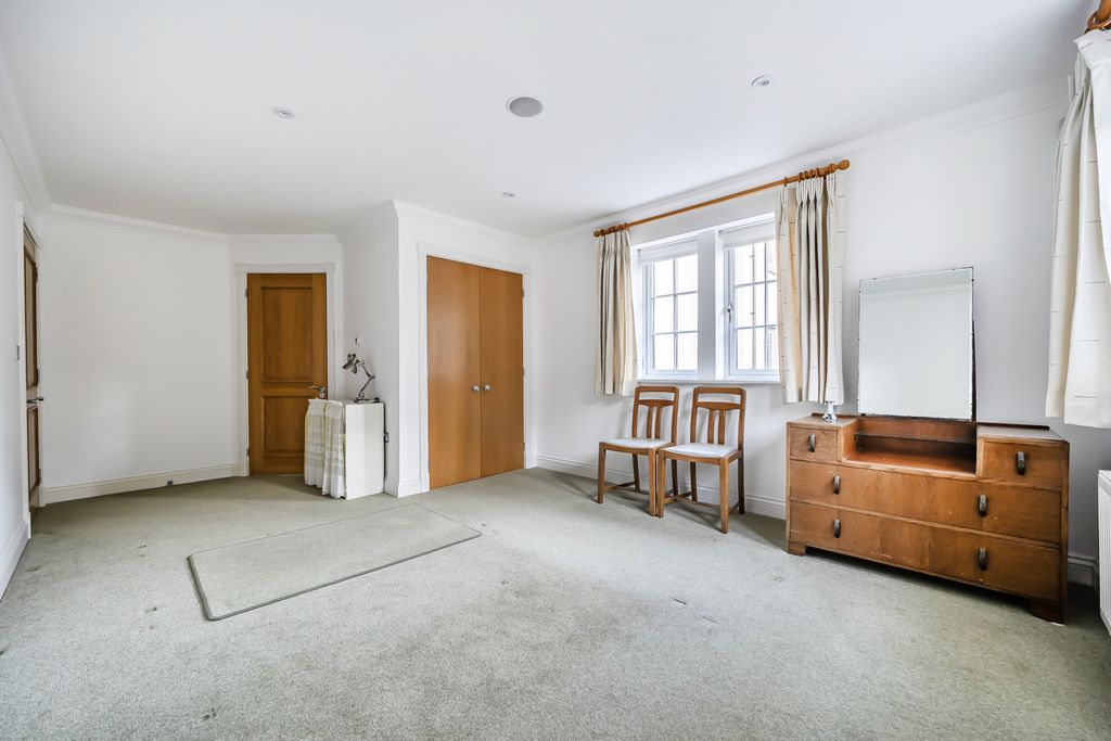 Additional image 4 of 2 bed flat for salePackhorse Road, Gerrards Cross, Buckinghamshire SL9