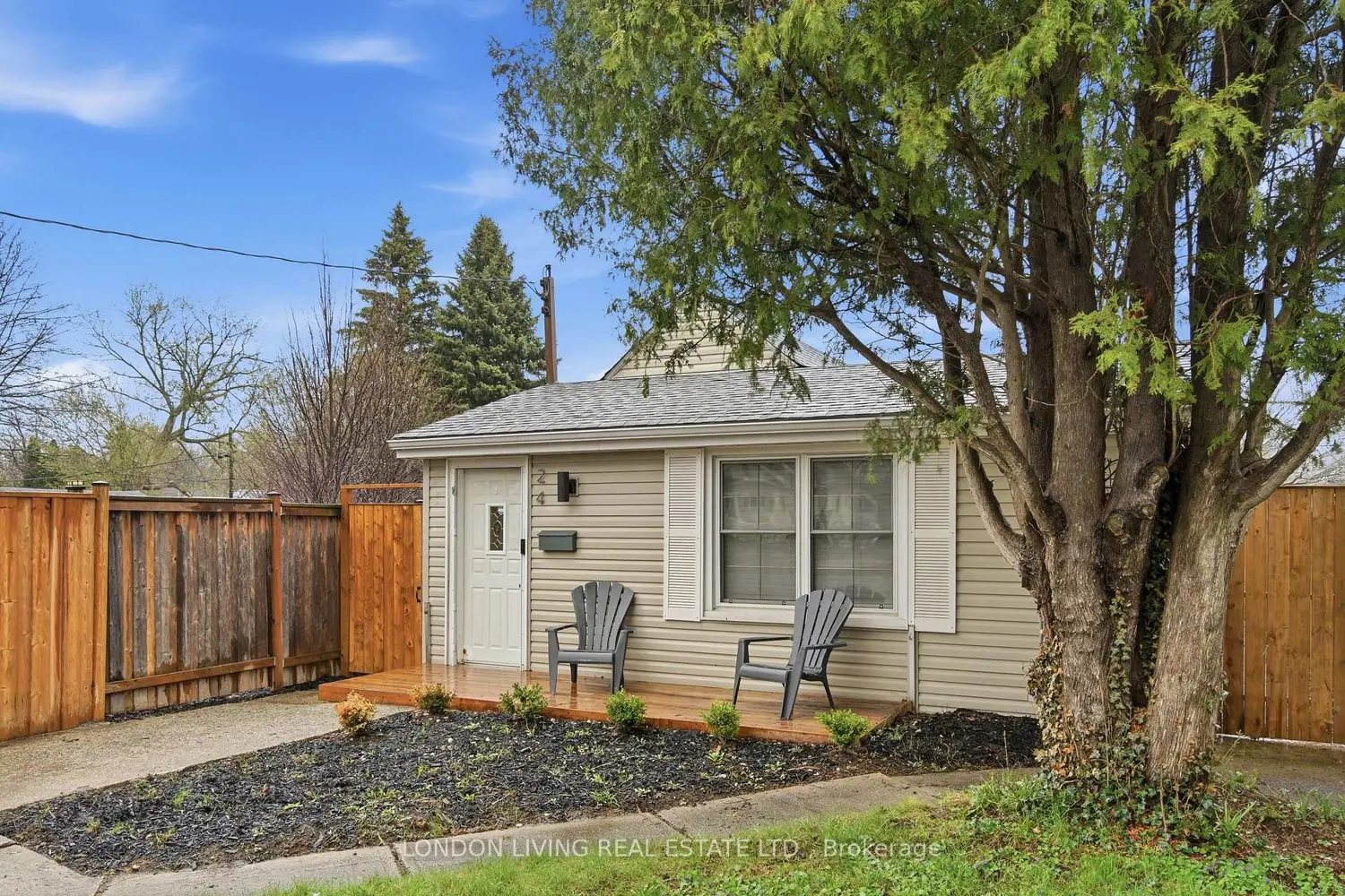 24 Appel Street