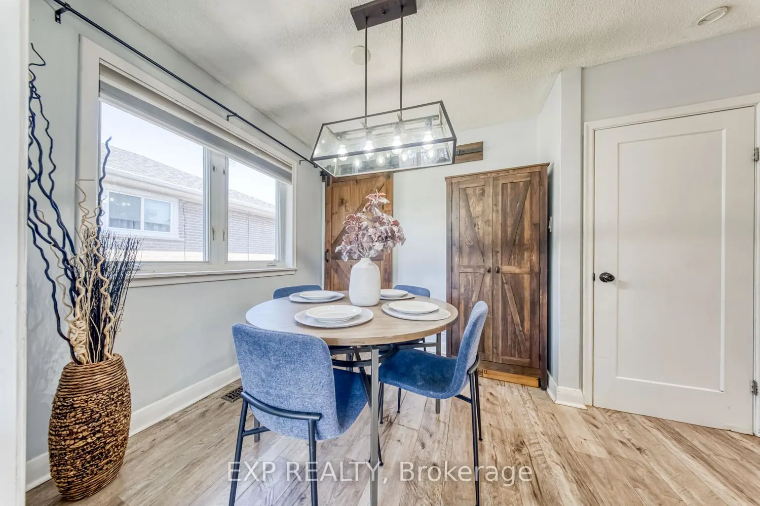 752 Eastbourne Avenue photo 2