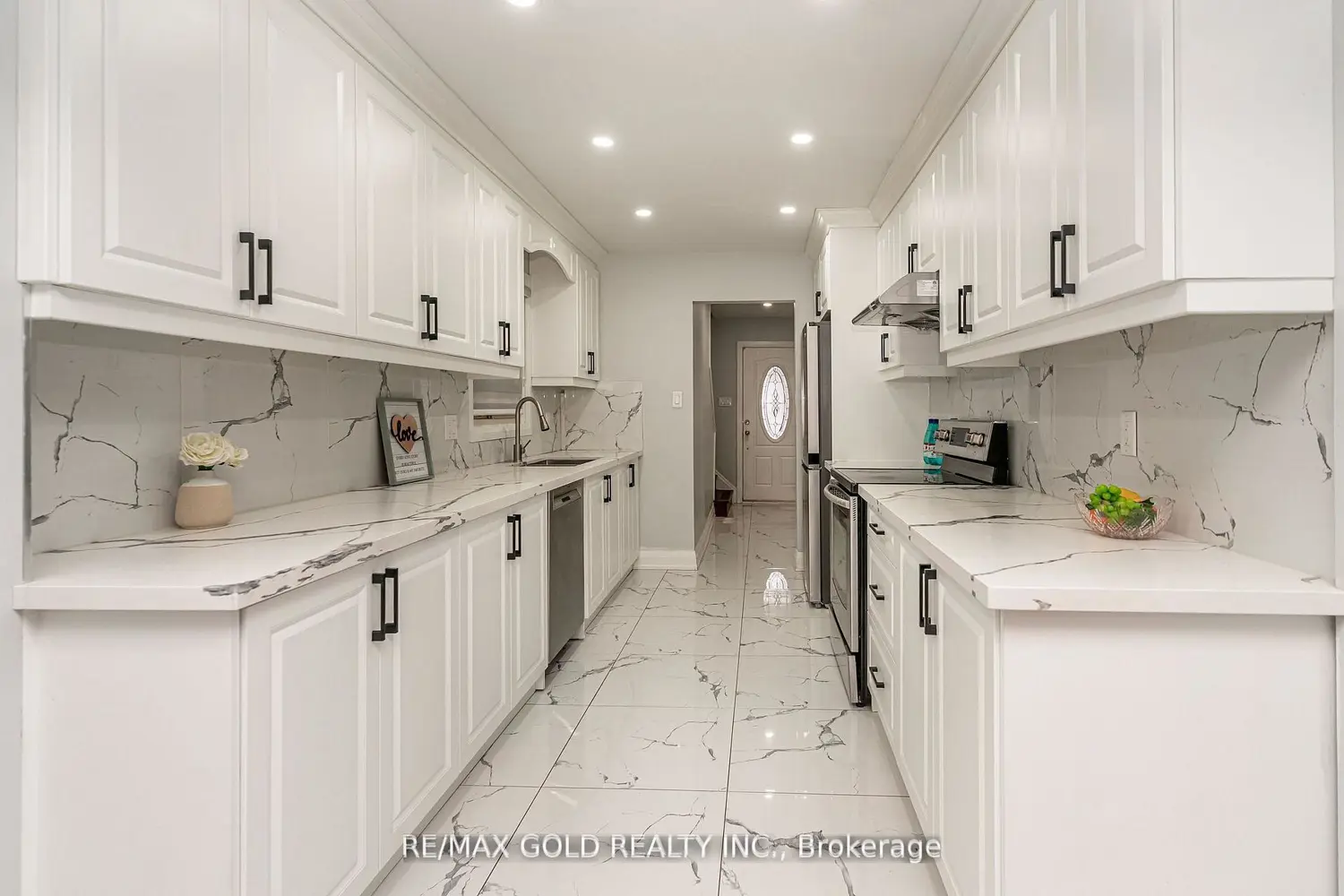 13 Martindale Crescent photo 5